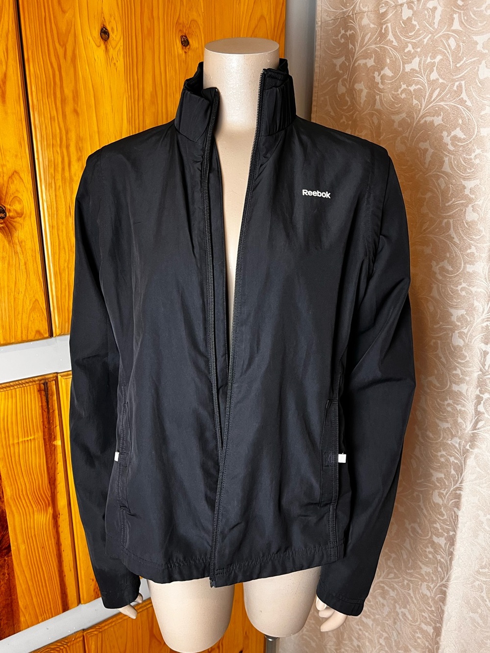 REEBOK Black Lightweight Full Zip Athletic Running Jacket - Sz Large